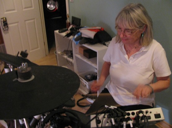 My mom laying down some bombastic beats. ^_^